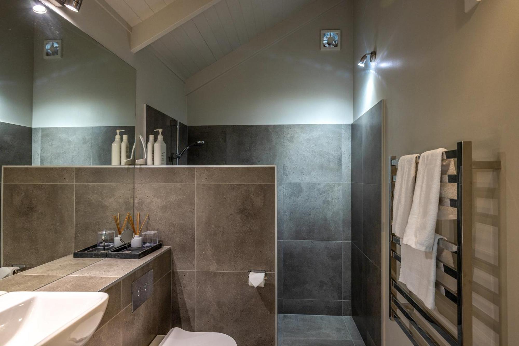 The Moorings Studio Apartments Oneroa Екстериор снимка